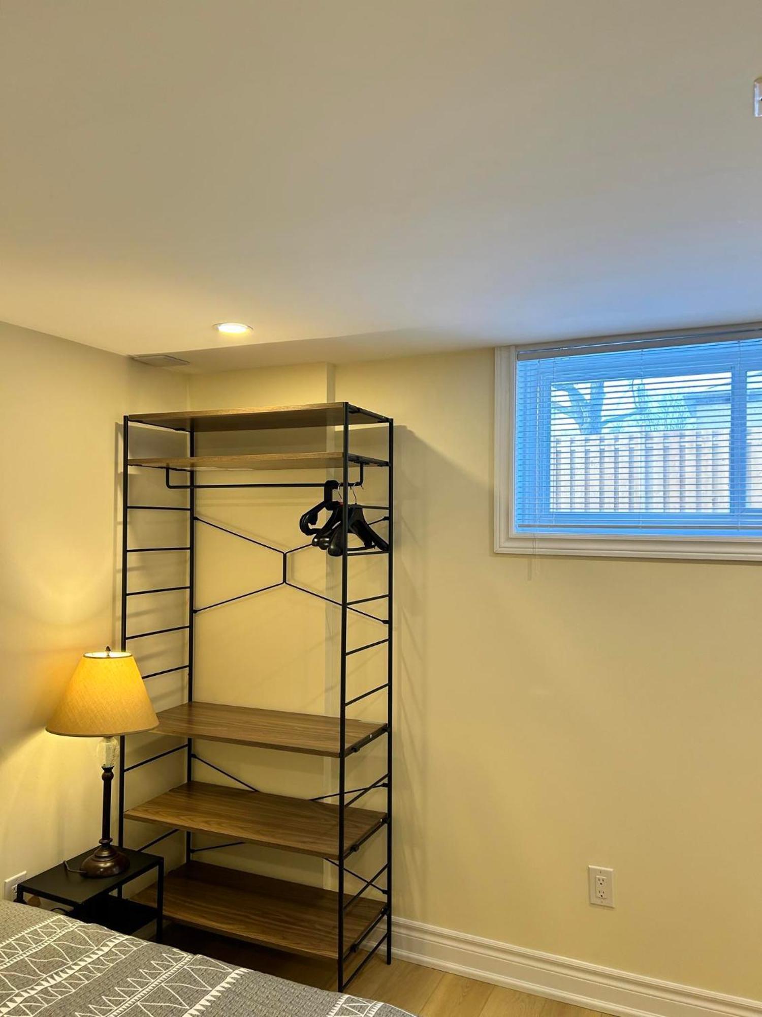 Brand New Lower Home With Exclusive Bathroom Toronto Bagian luar foto